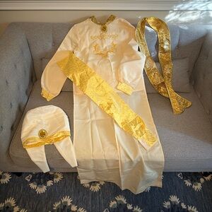 Youth Aladdin Holloween Costume worn 1x last Halloween.